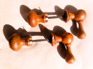 Manillas de madera antiguas