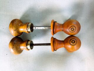 Manillas de madera antiguas