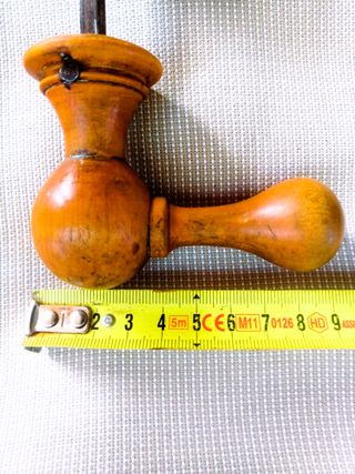 Manillas de madera antiguas
