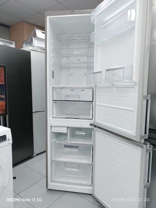 Nevera LG plateada
200×60