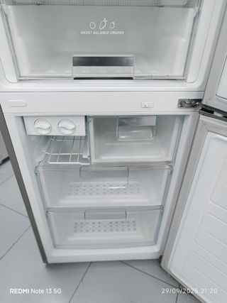 Nevera LG plateada
200×60