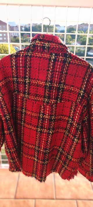 Sobrecamisa cuadros escoceses Zara,da más talla