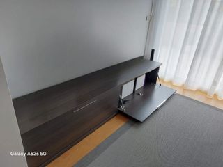 Mueble bajo TV salón madera y cristal