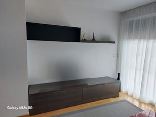 Mueble bajo TV salón madera y cristal
