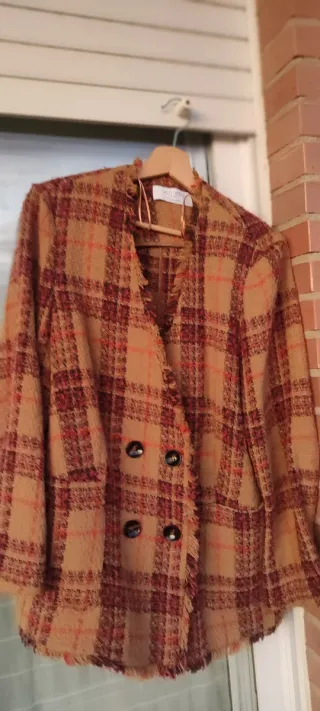 Americana cuadros marrón naranja ,da más talla.