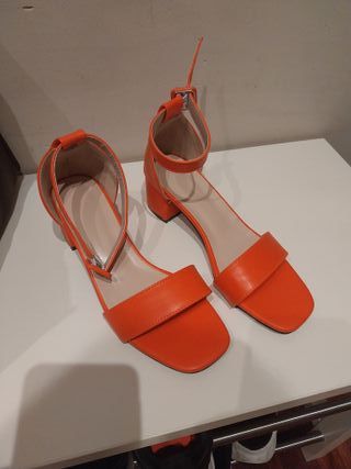 Sandalias naranjas talla 36