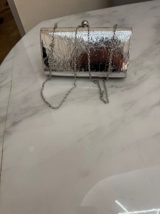 Pochette argento con catena