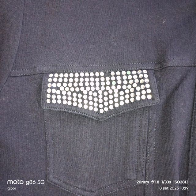 Felpa nera con bottoni e strass