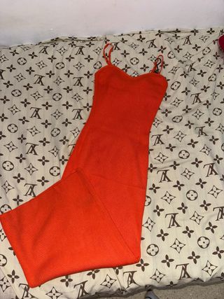 Vestido naranja de tirantes acanalado