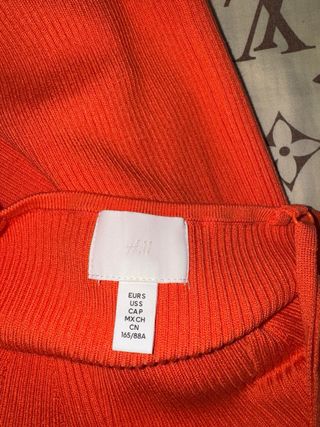 Vestido naranja de tirantes acanalado