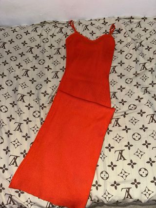 Vestido naranja de tirantes acanalado