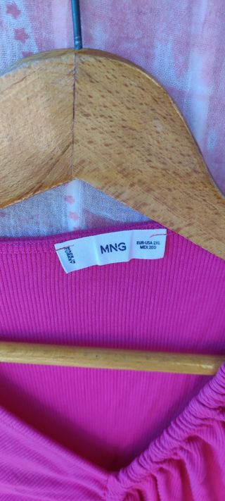 Camiseta fucsia Mango,da más talla 