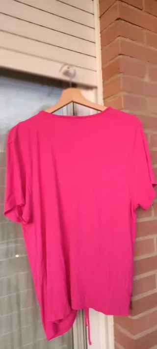 Camiseta fucsia Mango,da más talla 