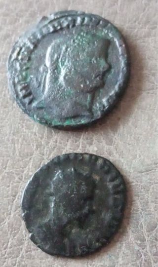 Dos monedas romanas antiguas