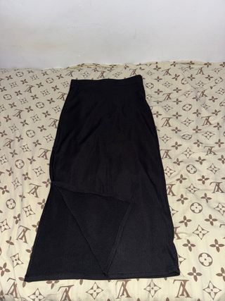 Falda larga negra acanalada
