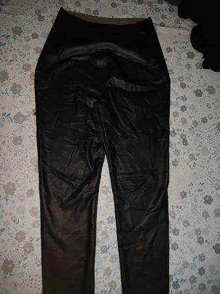 Pantalón cuero chica