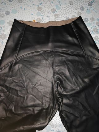Pantalón cuero chica