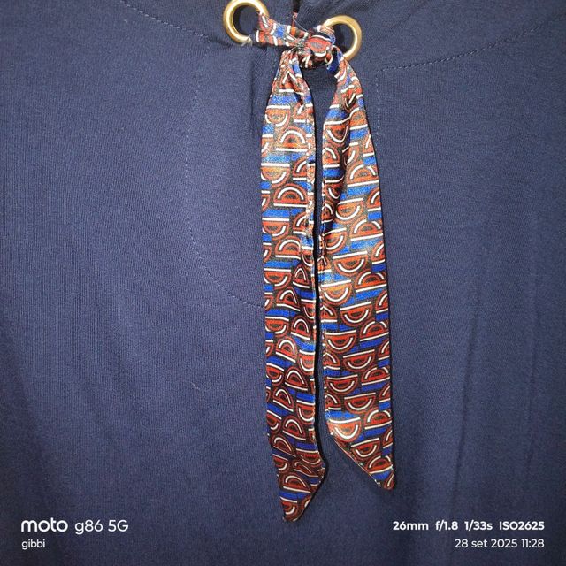 T-shirt blu con scollo tondo 