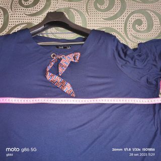 T-shirt blu con scollo tondo 