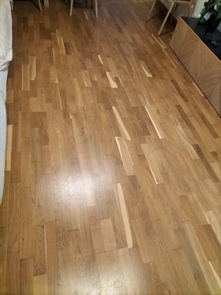 Suelo de parquet de madera de roble de tres lamas