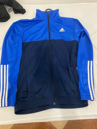 Chaqueta deportiva Adidas azul y blanca