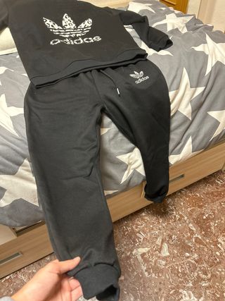 Chándal Adidas Negro con Estampado Animal