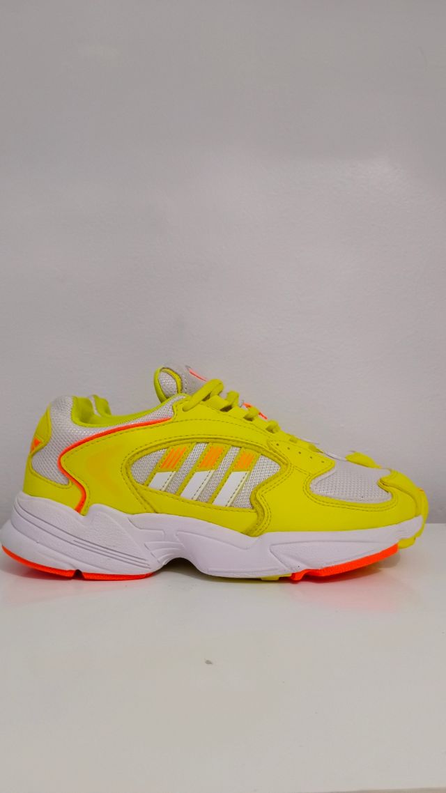Zapatillas Adidas Amarillas y Naranjas