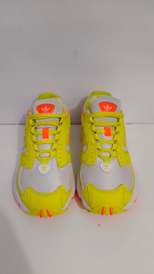 Zapatillas Adidas Amarillas y Naranjas
