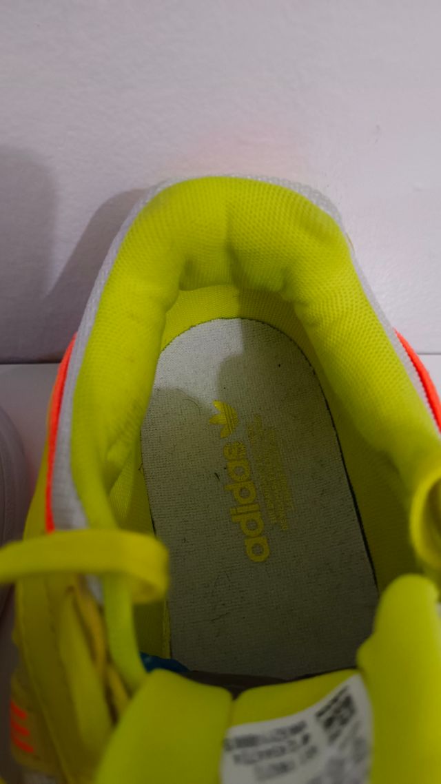 Zapatillas Adidas Amarillas y Naranjas