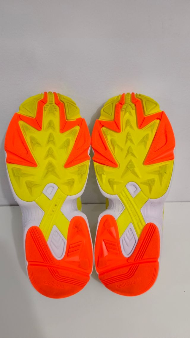 Zapatillas Adidas Amarillas y Naranjas