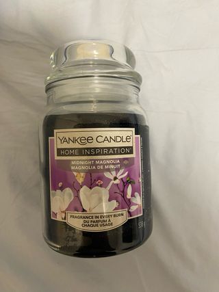 Yankee Candle Midnight Magnolia profumata