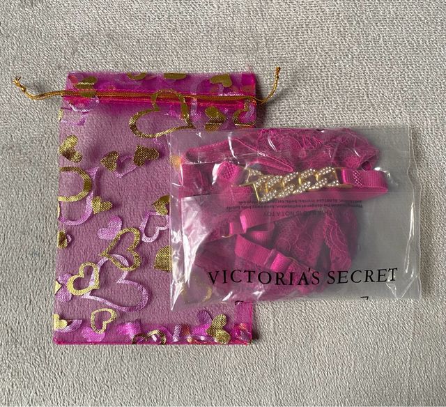 Tanga Victoria's Secret vino encaje cadenas