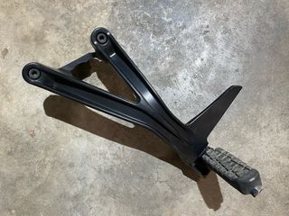 Estribera trasera izquierda KTM RC