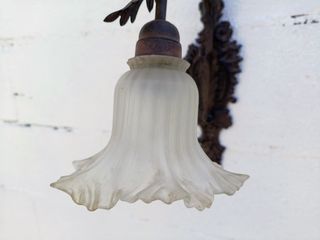 Candeeiro de parede metal e tulipa vidro