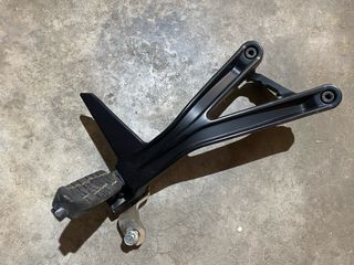 Estribera trasera derecha KTM Rc