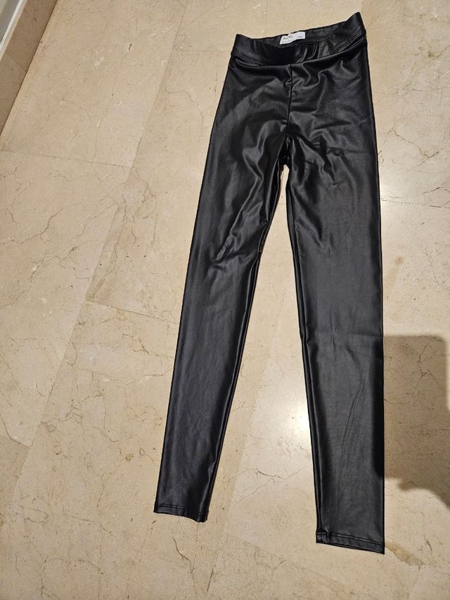 Leggings efecto piel negros.