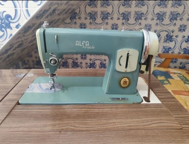 Máquina de coser Alfa Royale