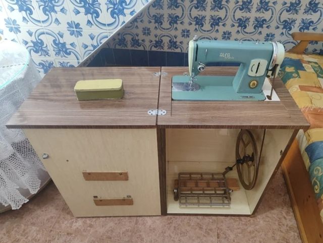 Máquina de coser Alfa Royale