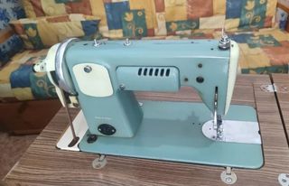 Máquina de coser Alfa Royale