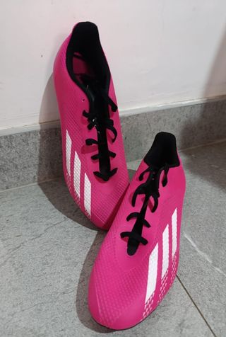 Botines de fútbol Adidas rosas