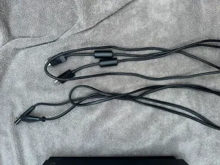 Xbox One X 1TB Negra con Mando y Cables
