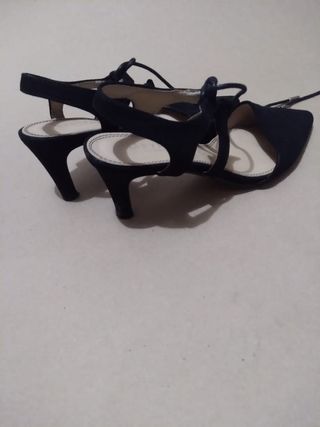 Zapatos de tacón negros para mujer