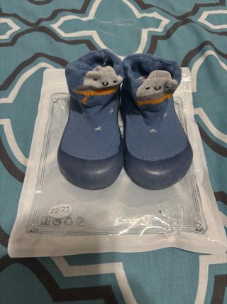 Zapatos para bebé con nubes talla 22-23