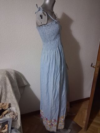 Vestido largo tirantes ajustables bordado en falda