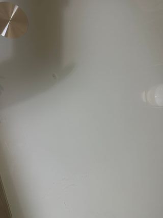 Mesa de vidro temperado com estrutura metálica