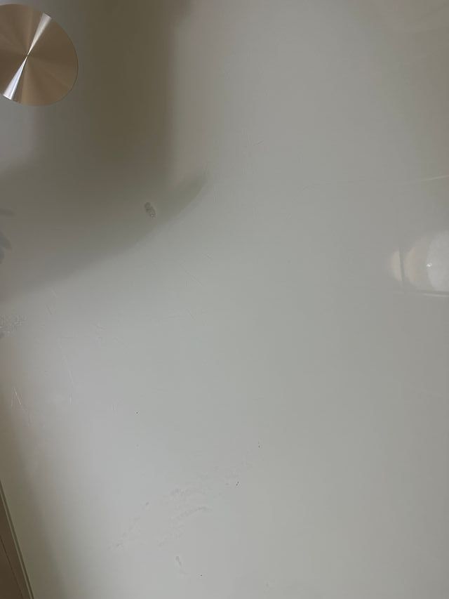 Mesa de vidro temperado com estrutura metálica