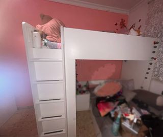 Cama alta con armario y escritorio
