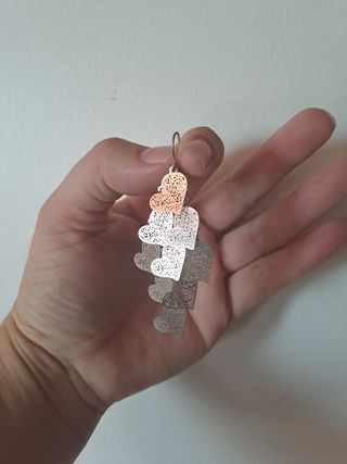 Pendientes plateados. 