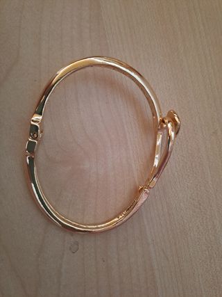 Pendientes plateados. 