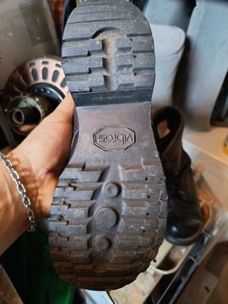 Anfibi n.37 punta in ferro